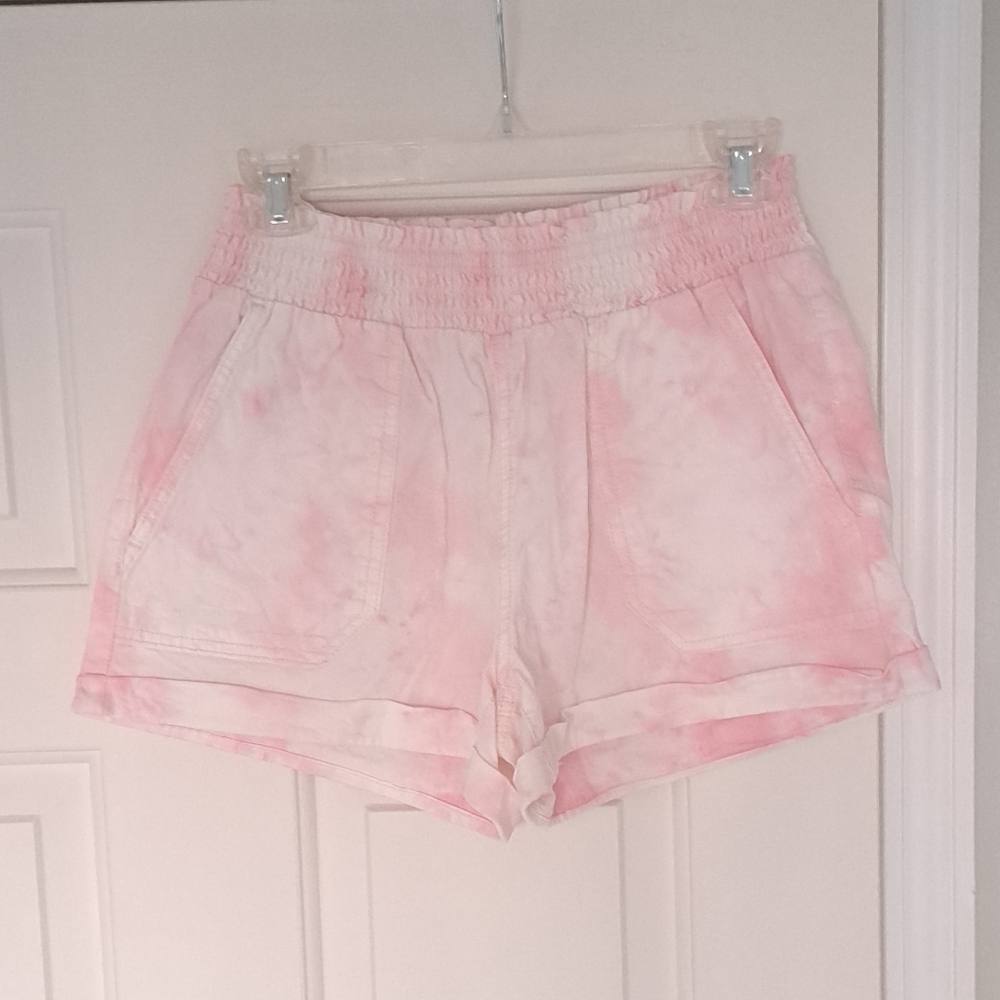 Vanilla Star Pink And White Mix Cuffed Stretch Waist Shorts.  Size M.